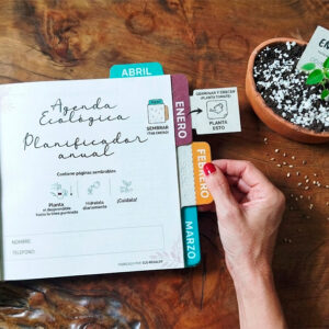 Agenda germinable personalizada elaborada con papel semilla, ideal para regalos corporativos ecológicos.