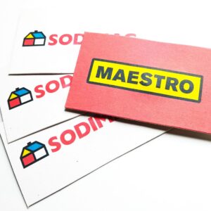 Nuestras tarjetas germinables personalizadas transforman tu papelería corporativa en vida, permitiendo a tus clientes sembrar y cultivar árboles, flores o huertas
